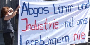 Protest gegen GVZ III Siekanger vor dem Neuen Rathaus
